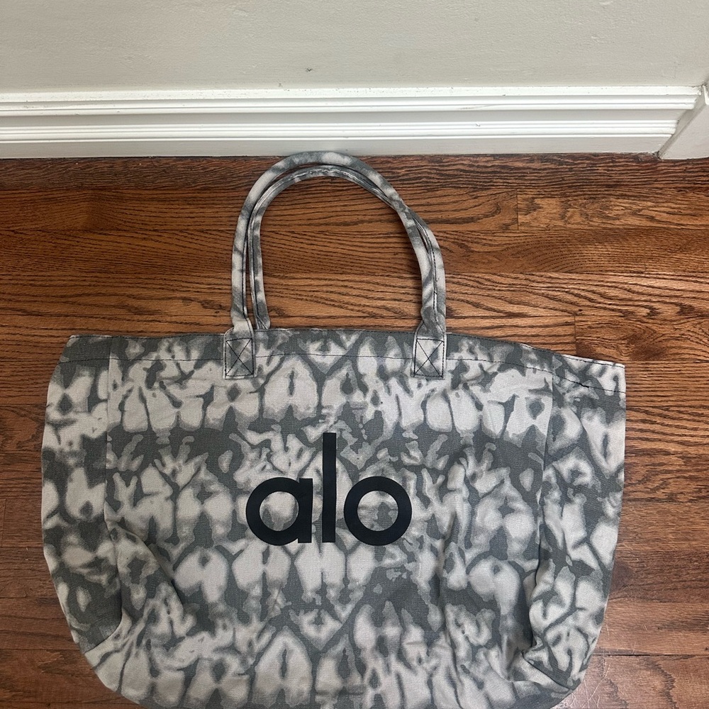 New ALO Yoga Gray Tie Dye Modern Tote Bag with Handles